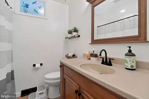 Bath - 4200 Wolf Ct, Hampstead, MD 21074 photo 3 of 3