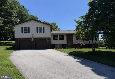 4200 Wolf Ct, Hampstead, MD 21074