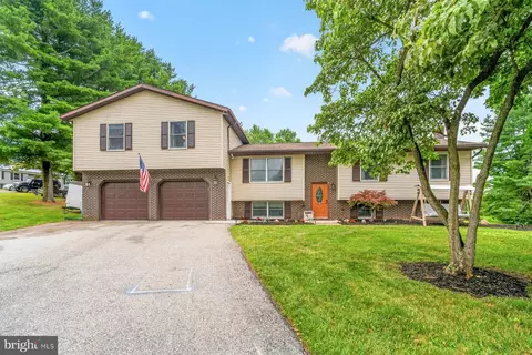 Exterior - 4200 Wolf Ct, Hampstead, MD 21074 photo 2 of 6