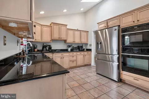 Kitchen - 4200 Wolf Ct, Hampstead, MD 21074 photo 2 of 3