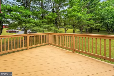 Exterior - 4200 Wolf Ct, Hampstead, MD 21074 photo 5 of 6