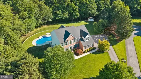 4823 Tilly Dr, Sykesville, MD 21784