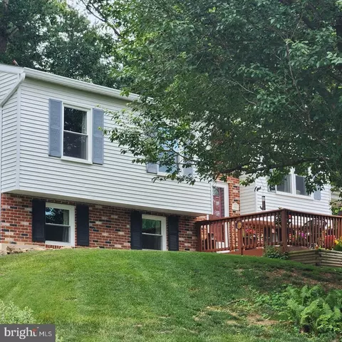 2718 Aspen Dr, Hampstead, MD 21074