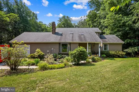 2702 Bird View Rd, Westminster, MD 21157