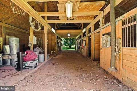 Entry Way - 2597 Braddock Rd, Mount Airy, MD 21771 photo 3 of 4