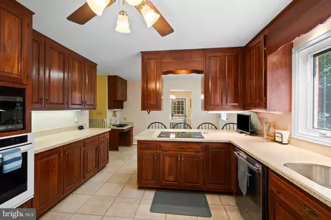 Kitchen - 2597 Braddock Rd, Mount Airy, MD 21771 photo 4 of 4
