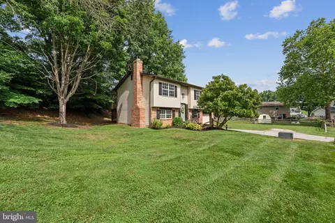 6509 W Hemlock Dr, Sykesville, MD 21784