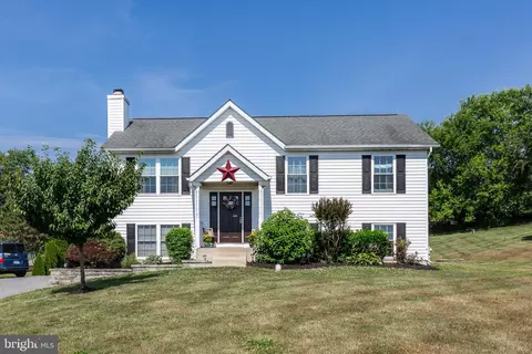 Exterior - 596 Footpath Ct, Westminster, MD 21158 photo 4 of 13