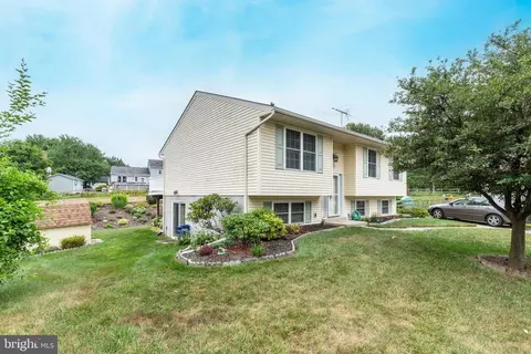 Exterior - 924 Ruby Ct, Westminster, MD 21158 photo 11 of 12