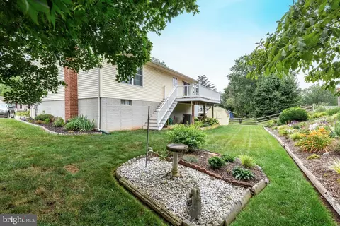 Exterior - 924 Ruby Ct, Westminster, MD 21158 photo 6 of 12