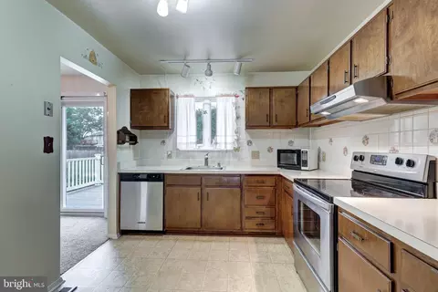 Kitchen - 924 Ruby Ct, Westminster, MD 21158 photo 4 of 4