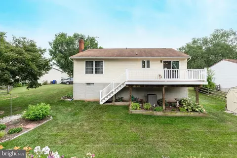 Exterior - 924 Ruby Ct, Westminster, MD 21158 photo 9 of 12