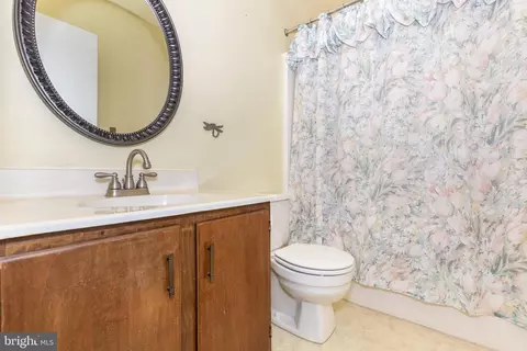Bath - 924 Ruby Ct, Westminster, MD 21158 photo 2 of 2