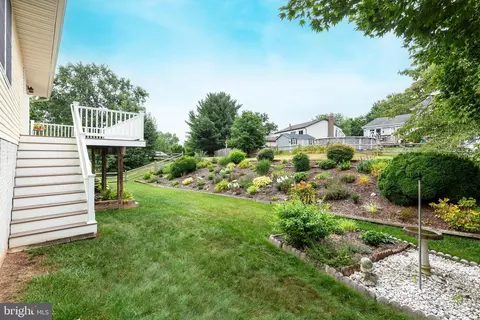 Exterior - 924 Ruby Ct, Westminster, MD 21158 photo 7 of 12