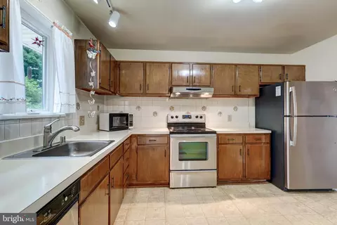 Kitchen - 924 Ruby Ct, Westminster, MD 21158 photo 1 of 4