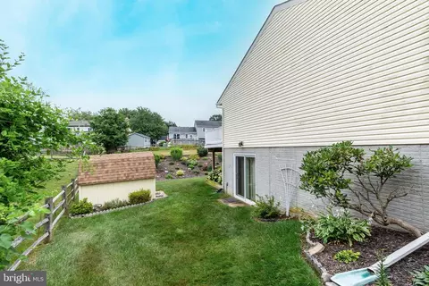 Exterior - 924 Ruby Ct, Westminster, MD 21158 photo 10 of 12