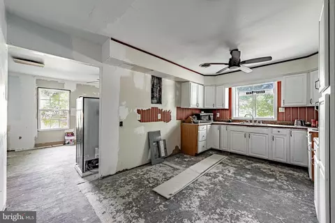 Entry Way - 3601 Hooper Rd, New Windsor, MD 21776 photo 3 of 6