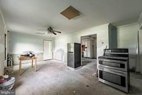 Entry Way - 3601 Hooper Rd, New Windsor, MD 21776 photo 4 of 6