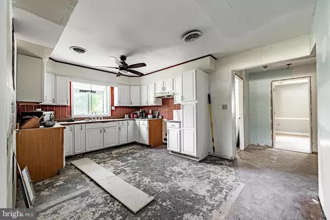 Entry Way - 3601 Hooper Rd, New Windsor, MD 21776 photo 2 of 6