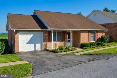 2820 Carlisle Dr #15, New Windsor, MD 21776