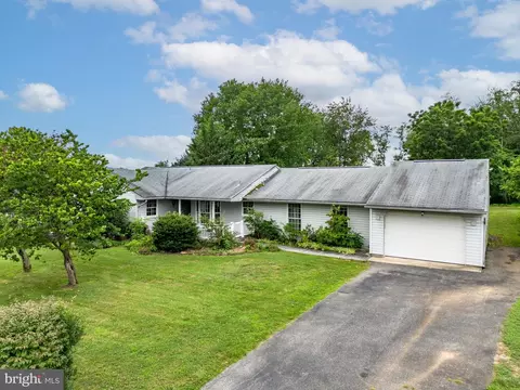 7512 Patapsco Dr, Sykesville, MD 21784