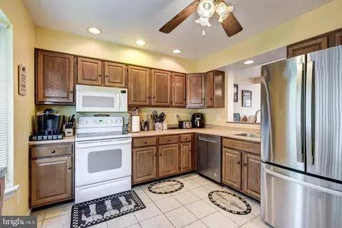 Kitchen - 737 Clearview Ave, Hampstead, MD 21074 photo 2 of 2