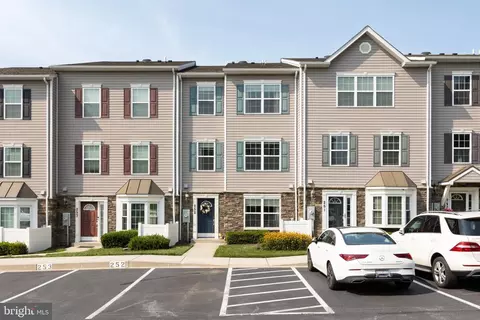 6519 Dundee Dr #252, Eldersburg, MD 21784