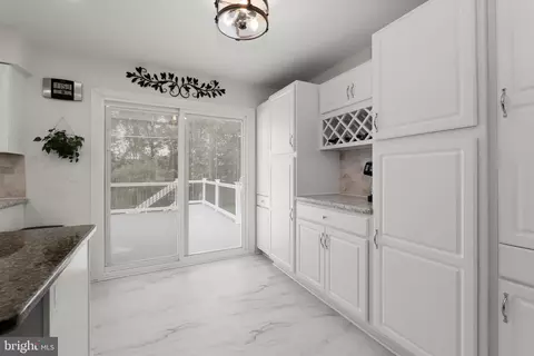 Entry Way - 2712 Overview Rd, Hampstead, MD 21074 photo 4 of 6