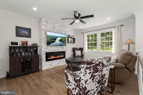Entry Way - 2712 Overview Rd, Hampstead, MD 21074 photo 1 of 6
