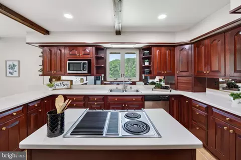 Kitchen - 1951 Albert Rill Rd, Hampstead, MD 21074 photo 7 of 13