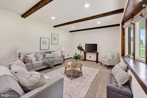 Living - 1951 Albert Rill Rd, Hampstead, MD 21074 photo 2 of 5
