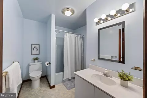 Bath - 1951 Albert Rill Rd, Hampstead, MD 21074 photo 2 of 3