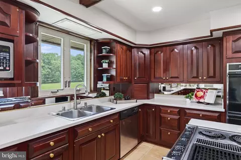 Kitchen - 1951 Albert Rill Rd, Hampstead, MD 21074 photo 6 of 13