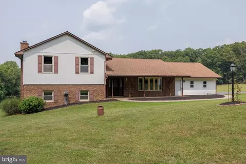 Exterior - 1951 Albert Rill Rd, Hampstead, MD 21074 photo 3 of 15
