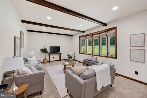 Living - 1951 Albert Rill Rd, Hampstead, MD 21074 photo 3 of 5