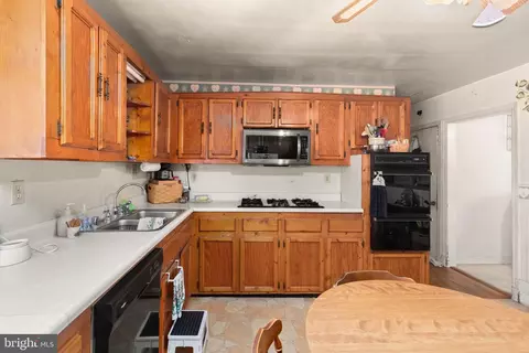 Kitchen - 4715 Maple Grove Rd, Hampstead, MD 21074 photo 4 of 5
