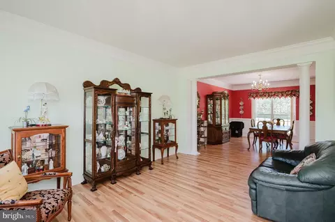 Entry Way - 3805 Devonshire Rd, Hampstead, MD 21074 photo 5 of 15