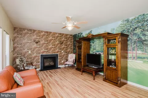 Living - 3805 Devonshire Rd, Hampstead, MD 21074 photo 2 of 3