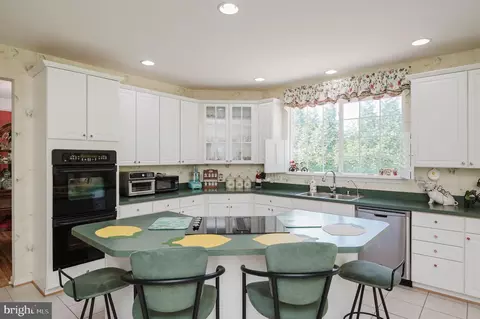 Kitchen - 3805 Devonshire Rd, Hampstead, MD 21074 photo 4 of 10
