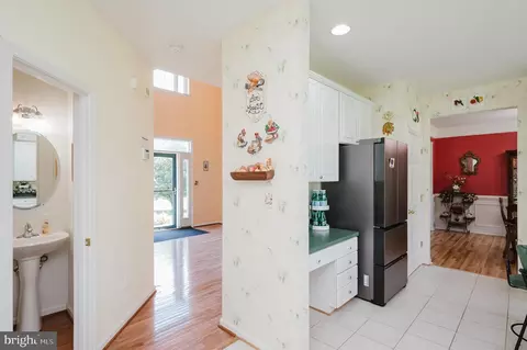 Entry Way - 3805 Devonshire Rd, Hampstead, MD 21074 photo 7 of 15