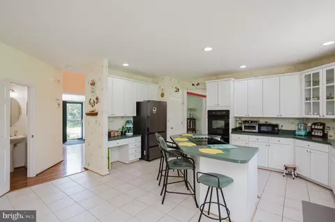 Kitchen - 3805 Devonshire Rd, Hampstead, MD 21074 photo 6 of 10
