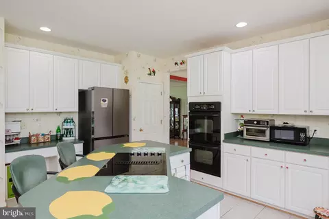Kitchen - 3805 Devonshire Rd, Hampstead, MD 21074 photo 8 of 10