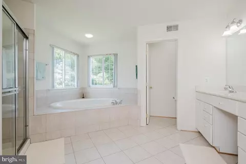 Bath - 3805 Devonshire Rd, Hampstead, MD 21074 photo 2 of 6