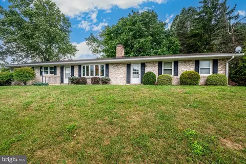 659 Geneva Dr, Westminster, MD 21157