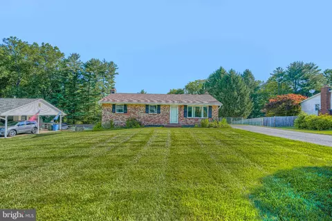 1520 Woodridge Ln, Sykesville, MD 21784