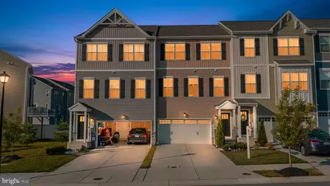 2807 Town View Cir, New Windsor, MD 21776