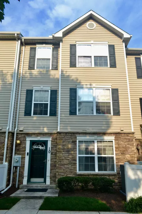 6488 Cornwall Dr #10, Eldersburg, MD 21784