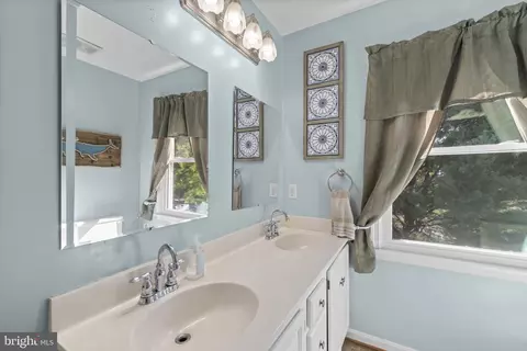 Bath - 511 Marshall Dr, Westminster, MD 21157 photo 2 of 6