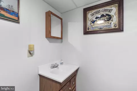 Bath - 511 Marshall Dr, Westminster, MD 21157 photo 6 of 6