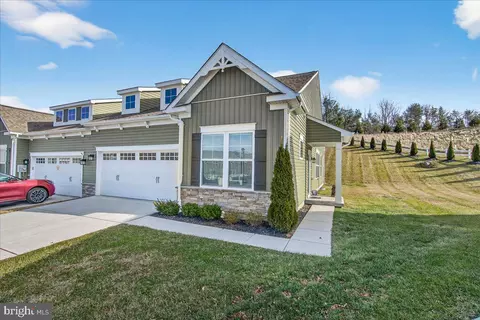 2896 Town View Cir, New Windsor, MD 21776